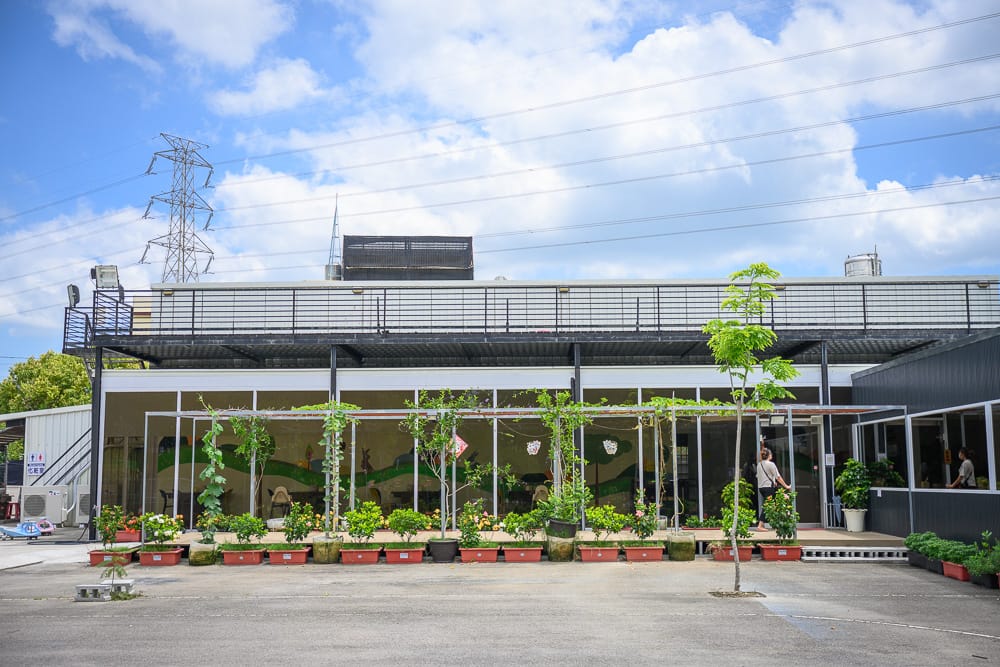 台中威爾森的農場|我們去過才知道,綿羊小豬都能親手餵,室內兒童餐區才是亮點 2 台中威爾森的農場場景