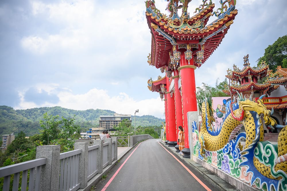 南投龍鳳宮月老廟|我們去過才知道,日月潭湖景就在廟旁邊,龍形雕塑才是主打 3 南投龍鳳宮月老廟 - 龍鳳宮月老廟在哪?位置、規模與遊玩動線