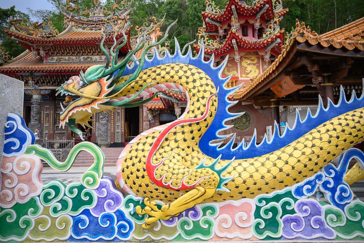 南投龍鳳宮月老廟|我們去過才知道,日月潭湖景就在廟旁邊,龍形雕塑才是主打 1 南投龍鳳宮月老廟|我們去過才知道,日月潭湖景就在廟旁邊,龍形雕塑才是主打