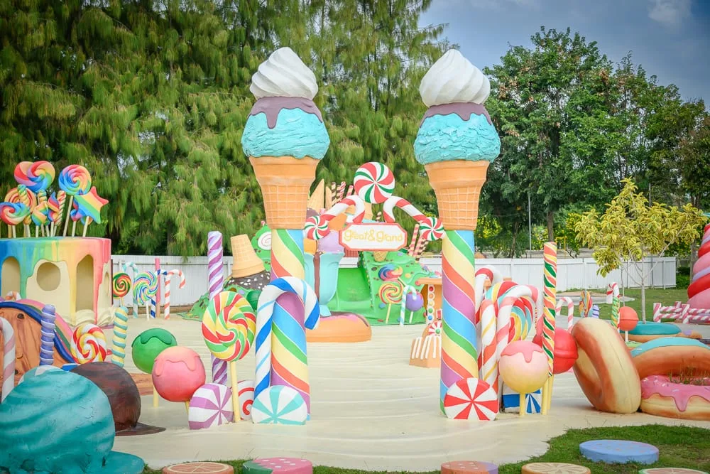 泰國芭達雅GREAT&GRAND Sweet Destination 巨型冰淇淋、薑餅屋與甜甜圈模型