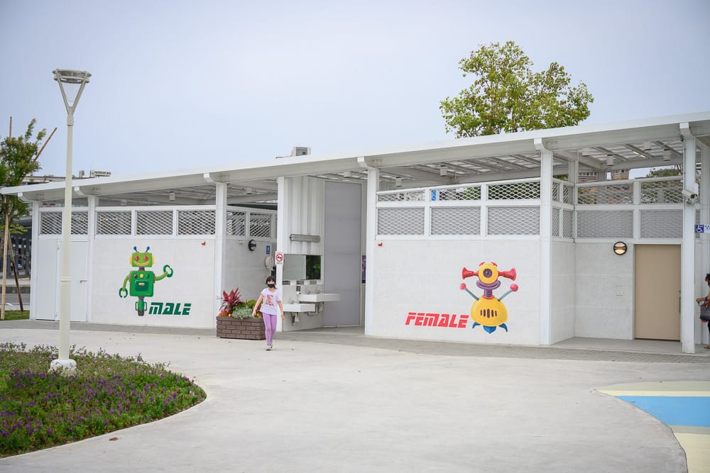 高雄機器人主題公園|我們去過才知道,藍色螺旋溜滑梯加攀爬設施才是主打 2 機器人主題公園場景