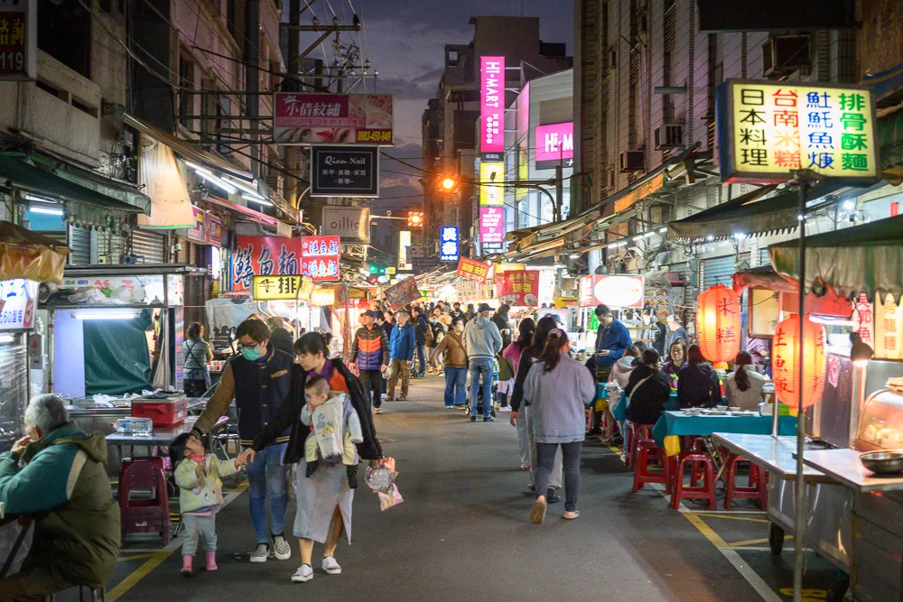 桃園觀光夜市|我們去過才知道,炸蝦仁煎餅現炸現吃,地瓜球排隊才吃得到 3 桃園觀光夜市 - 桃園觀光夜市在哪?位置、規模與遊玩動線