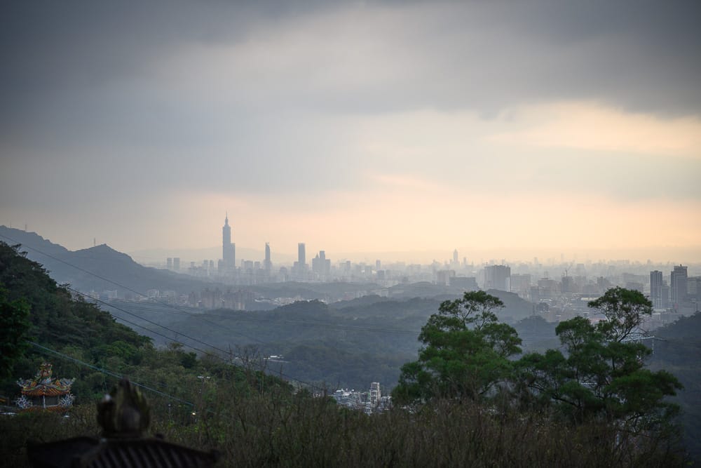 新北汐止聖德宮|我們去過才知道,站在露台就能遠眺台北101,金色麒麟雕像才是主打 6 汐止聖德宮 - 汐止聖德宮附近景點與一日遊組合