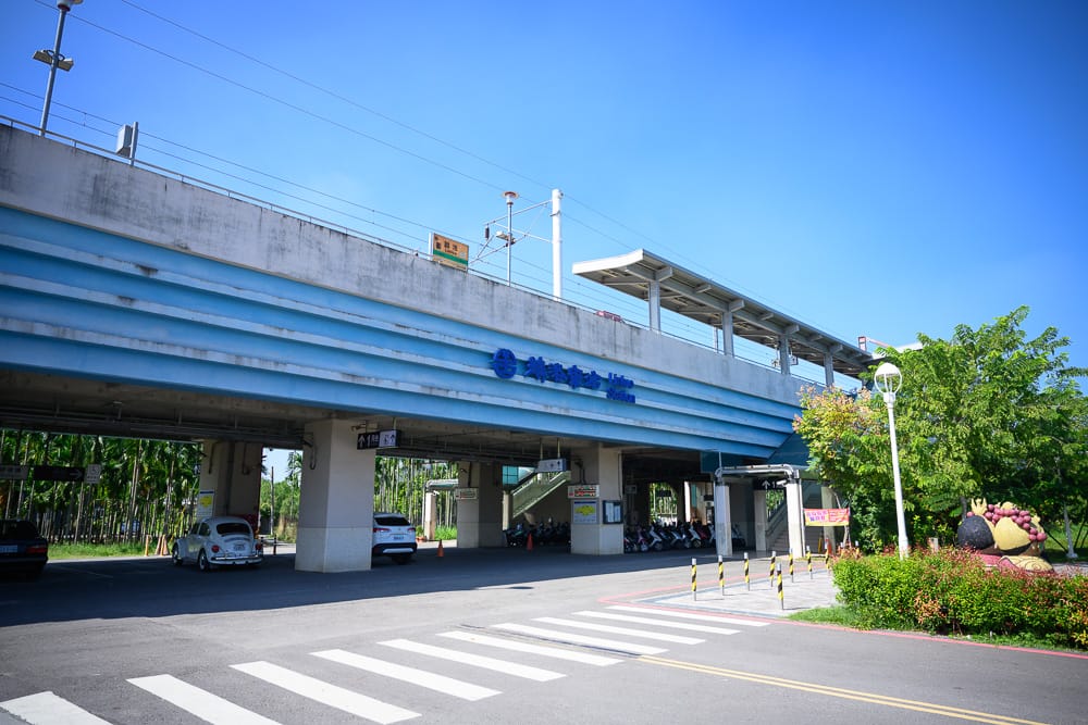 屏東花轎主題遊戲場|我們去過才知道,藍色裝置藝術比想像中還大,親子玩一圈才知道 2 屏東花轎主題遊戲場場景