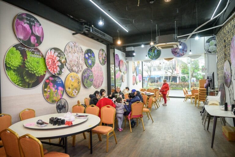 宜蘭皇家花園餐廳｜我們去過才知道，戶外有小動物可以餵