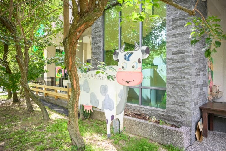 彰化大山牧場｜我們去過才知道，餵牛體驗加小火車，帶小孩來才對
