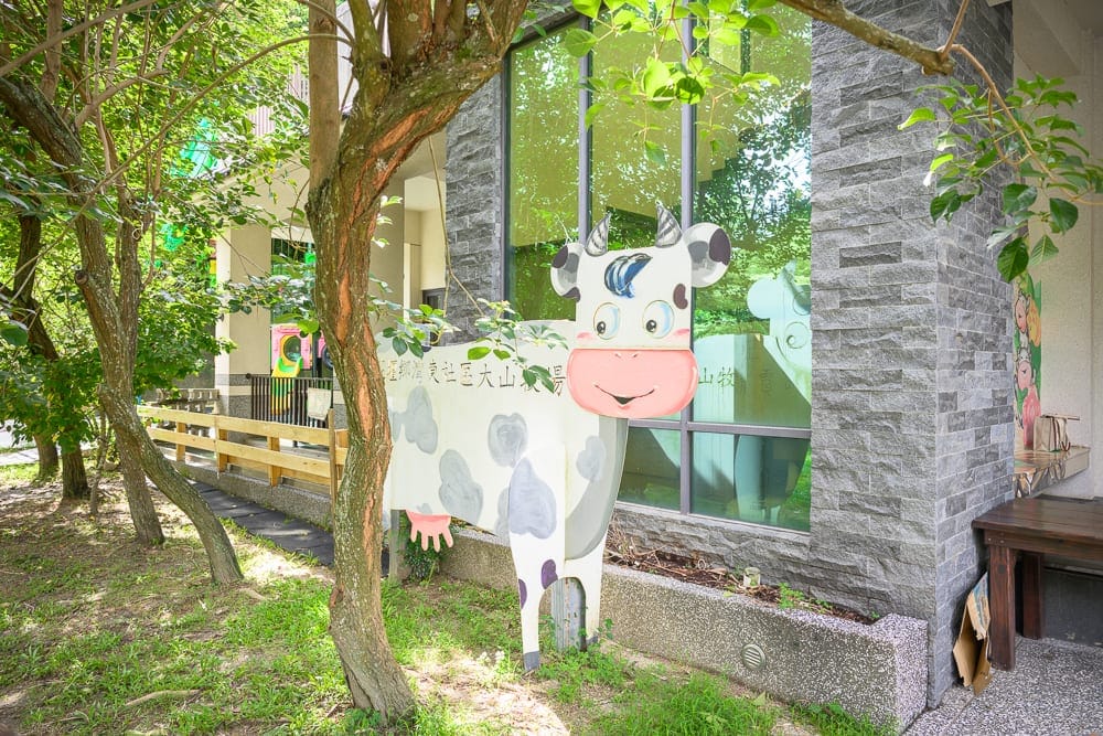彰化大山牧場|我們去過才知道,餵牛體驗加小火車,帶小孩來才對 1 彰化大山牧場|我們去過才知道,餵牛體驗加小火車,帶小孩來才對