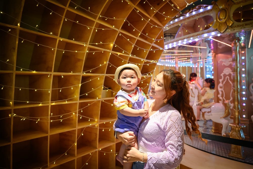 台北媽咪講親子餐廳|我們去過才知道,旋轉木馬就在餐桌旁,帶嬰兒來才知道有多貼心 1 台北媽咪講親子餐廳|我們去過才知道,旋轉木馬就在餐桌旁,帶嬰兒來才知道有多貼心