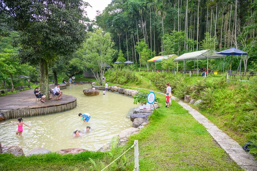 南投岸境濕地莊園｜我們去過才知道，大型蝴蝶裝置＋親溪戲水，南投親子才知道