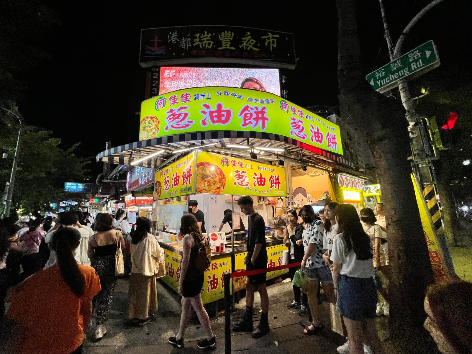 高雄瑞豐夜市 捷運巨蛋站步行攻略與高鐵轉乘建議