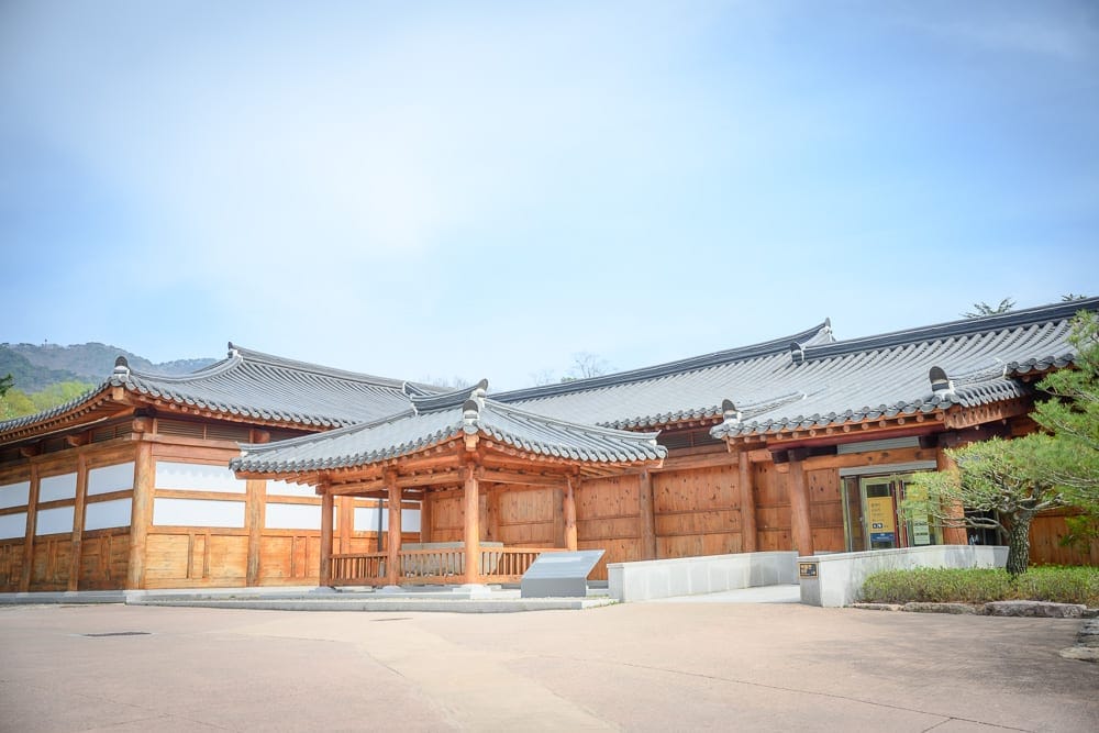 韓國慶州佛國寺櫻花完整指南|石階林道與寺廟場景攻略 6 韓國慶州佛國寺櫻花 慶州市區前往佛國寺的選擇