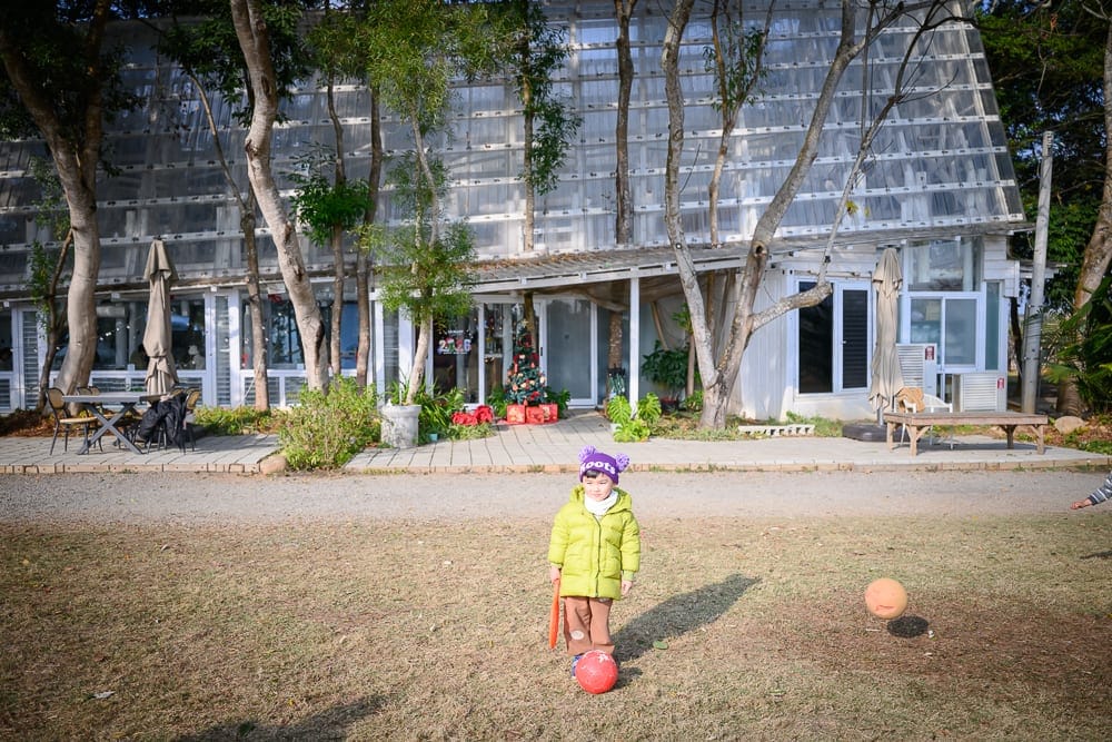 苗栗小巷迷宮草莓園 涼亭廣場到草坪一次逛