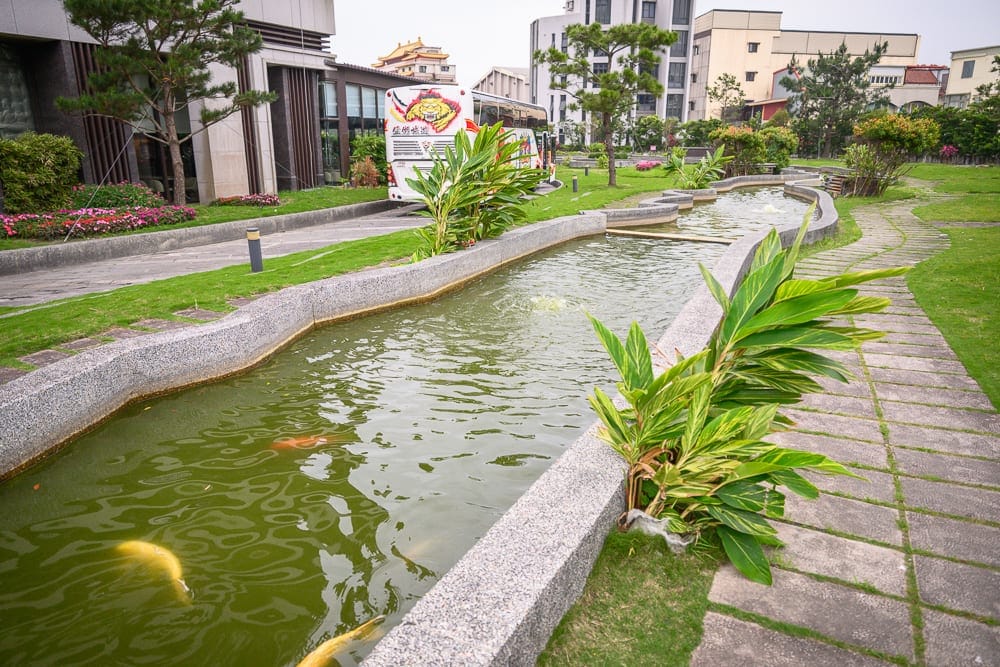 宜蘭村却國際溫泉酒店完整攻略|百萬夜景房型與23樓懷石料理 2 宜蘭村卻溫泉酒店 自駕、客運與停車場注意事項