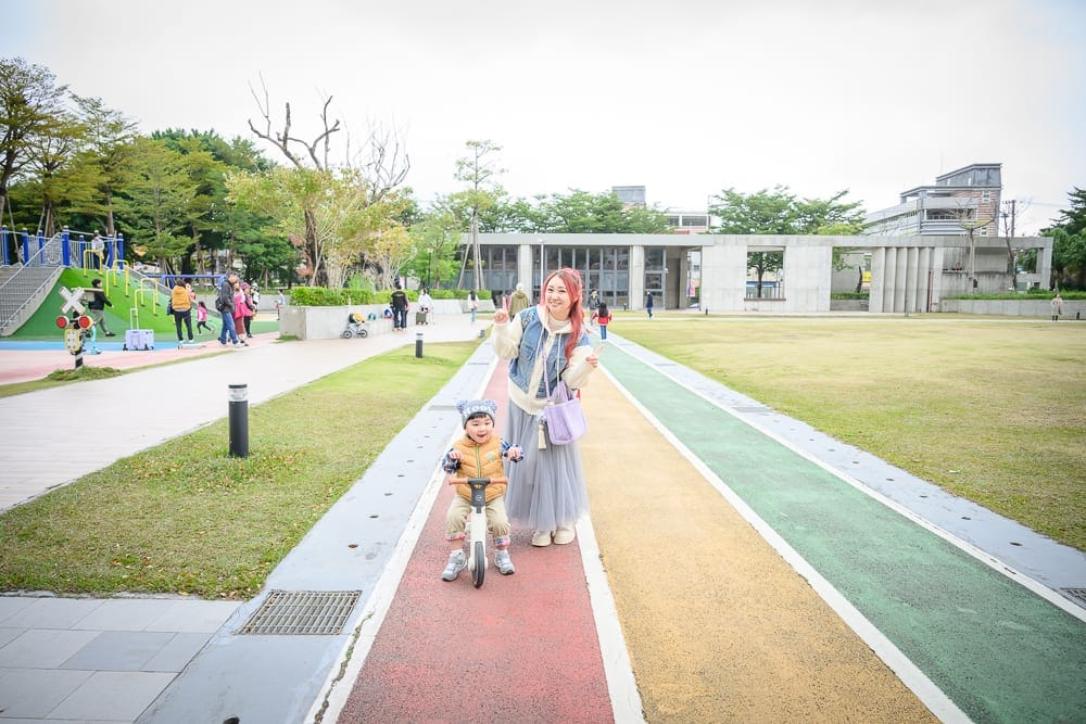 桃園文化兒童駕駛公園 溜滑梯、攀爬架與彈跳床