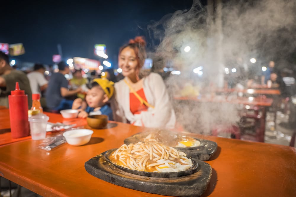 雲林虎尾拜五街夜市|在地人週五才知道,炸物烤物一攤全包,蚵仔煎現煎才好吃 4 雲林虎尾拜五街夜市 - 虎尾拜五街夜市必看亮點與主要體驗