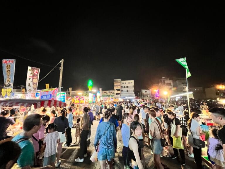 台南武聖夜市｜人天天來的那種，射箭、彈珠台、烤豬攤全在這才知道