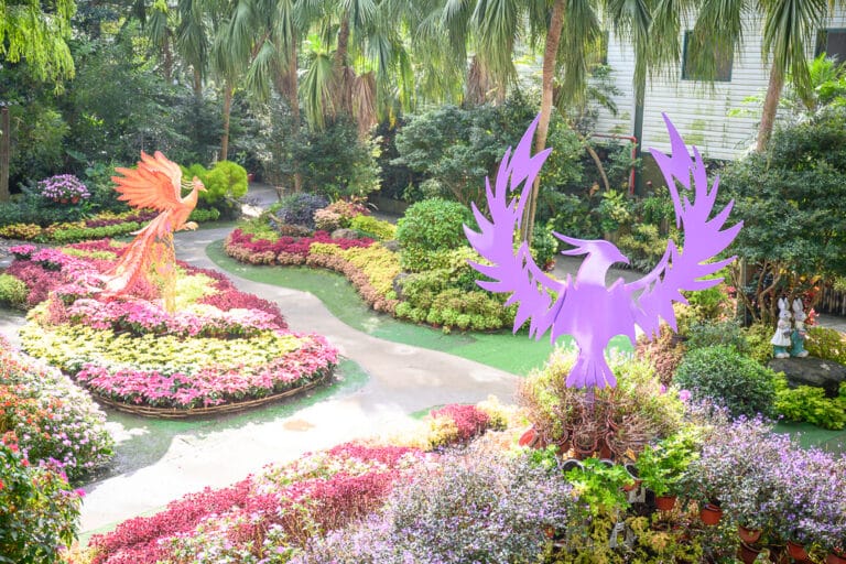 苗栗花露農場住宿|我們去過才知道,歐式城堡配霧氣庭園,住一晚才看得到 8 苗栗花露農場住宿庭園造景與鳳凰造型裝置