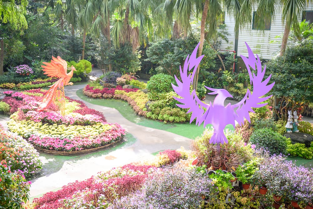 苗栗花露農場住宿|我們去過才知道,歐式城堡配霧氣庭園,住一晚才看得到 1 苗栗花露農場住宿庭園造景與鳳凰造型裝置