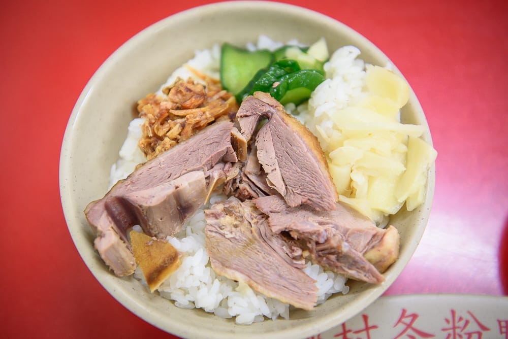 【屏東墾丁景點一日遊】必訪景點美食:鄉村冬粉鴨、上安活海產、台灣最南點 6 屏東鄉村冬粉鴨現場畫面