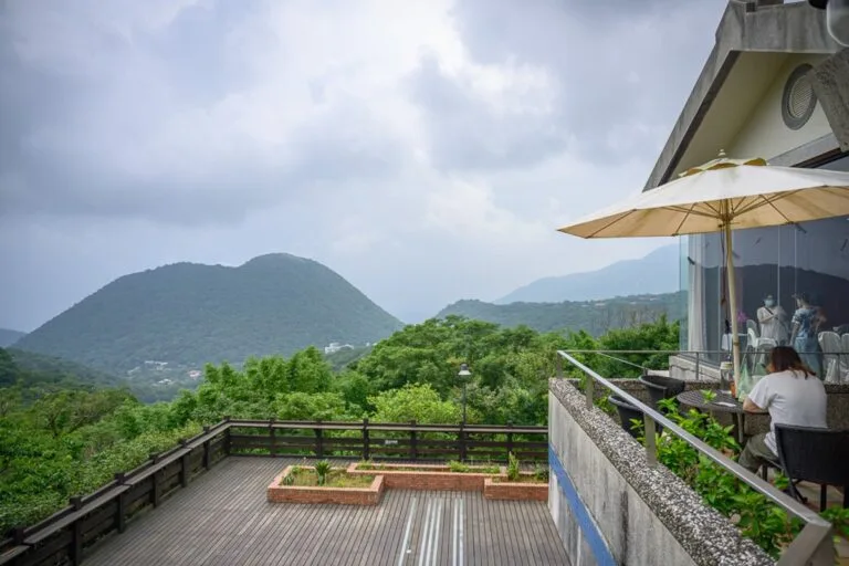台北菁艷景觀餐廳｜山景露台用餐、室內玩具模型展示，適合親子與家庭聚餐