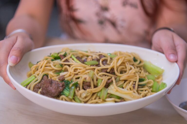 屏東潮州美食｜牛肉炒麵、燒冷冰與包子同街可覓，適合短停留覓食