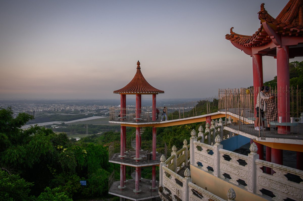 高雄雲起時景觀餐廳|二三樓觀景台看夕陽夜景,戶外木棧道與小火鍋 4 高雄雲起時景觀餐廳 - 雲起時景觀餐廳有哪些餐點?