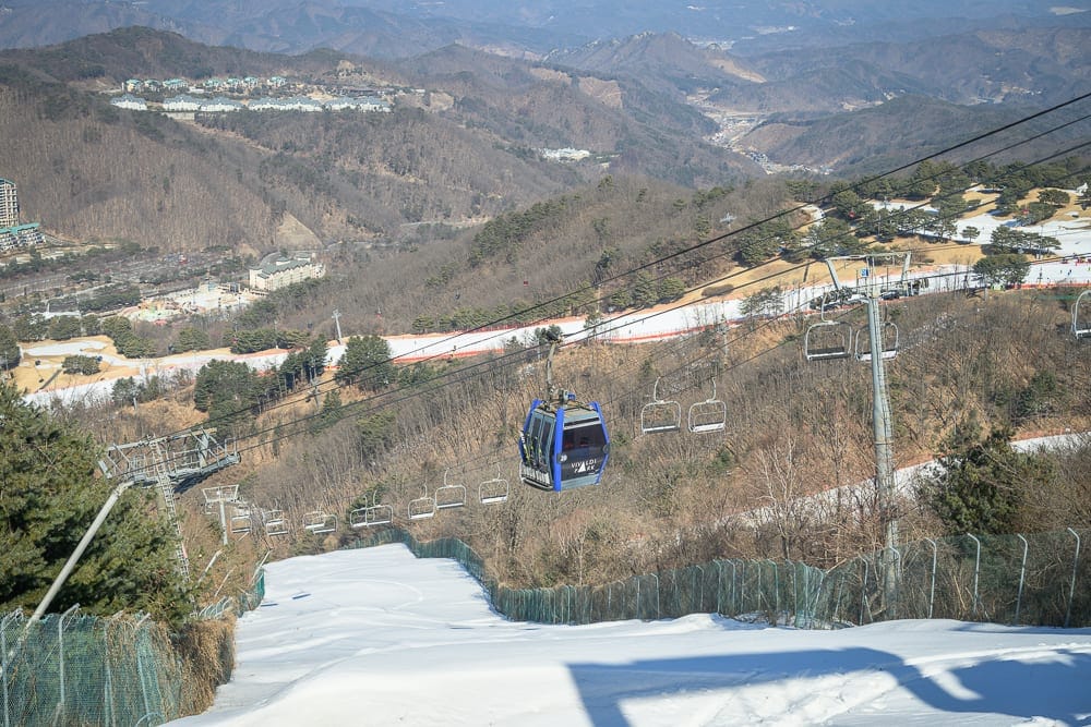 韓國首爾維瓦爾地渡假村冰雪王國 山頂帳篷區與玩雪設施