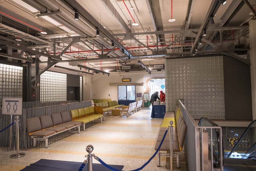 基隆港郵輪旅運中心 大廳與手扶梯