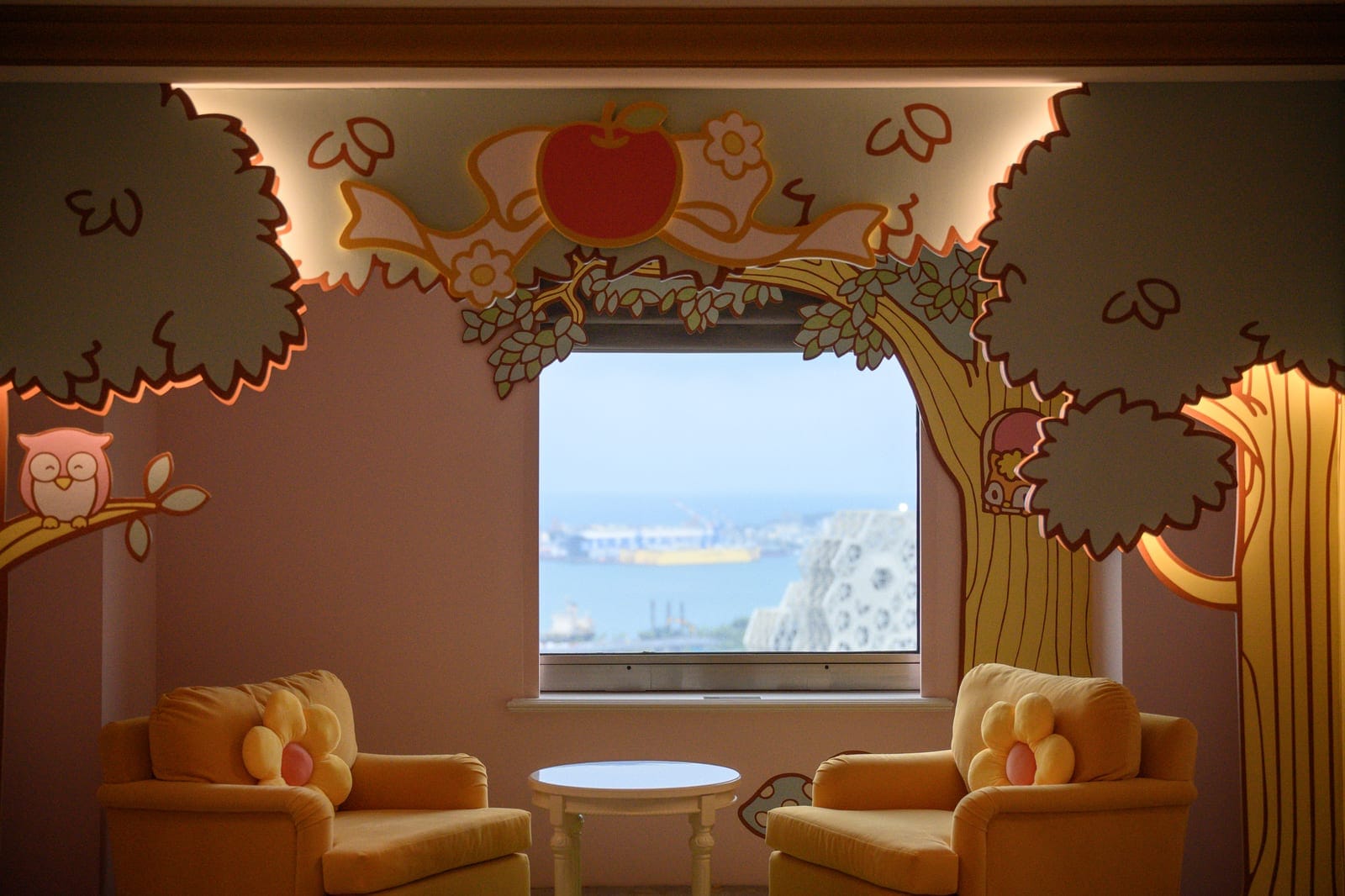 高雄漢來大飯店完整攻略|海景房、島語餐廳與交通住宿指南 3 高雄漢來飯店 捷運輕軌步行可達,停車格偏小