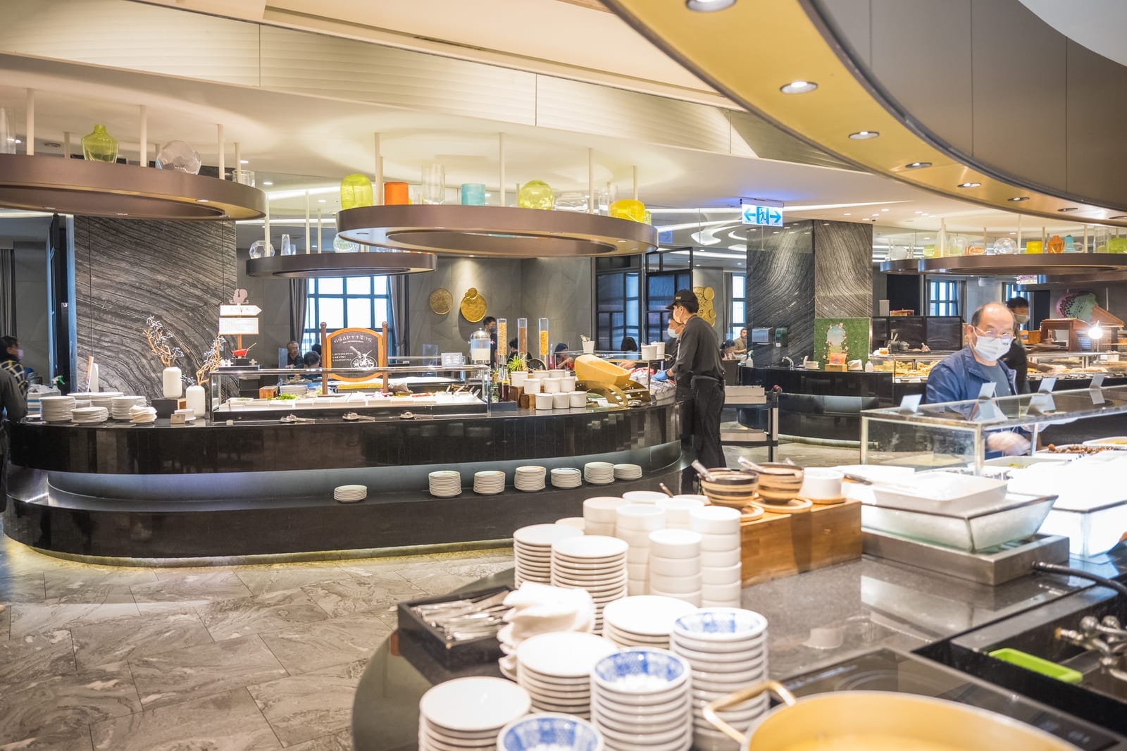 高雄漢來大飯店完整攻略|海景房、島語餐廳與交通住宿指南 5 高雄漢來飯店 島語難訂位、自助餐包與茄子料理