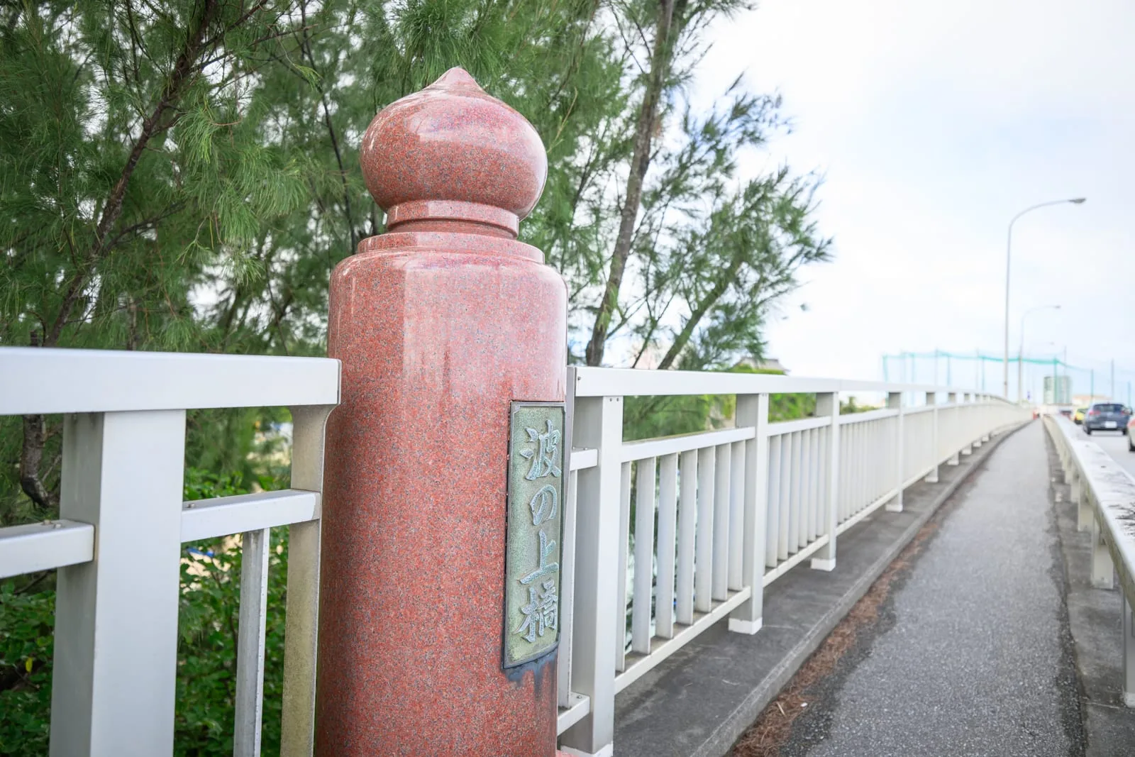 日本沖繩波上宮陸橋拍攝點與波之上海灘 泊港魚市場、海灘與陸橋的串連路線