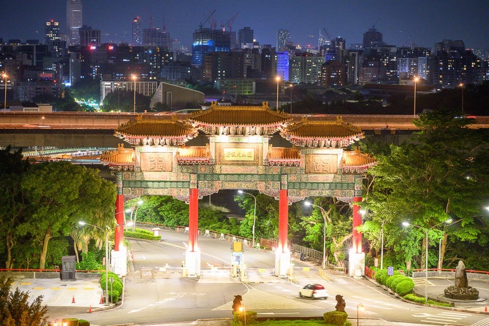 台北圓山大飯店完整攻略|宮殿建築外觀與密道體驗解析 5 台北圓山大飯店 松鶴廳自助餐與客房實況