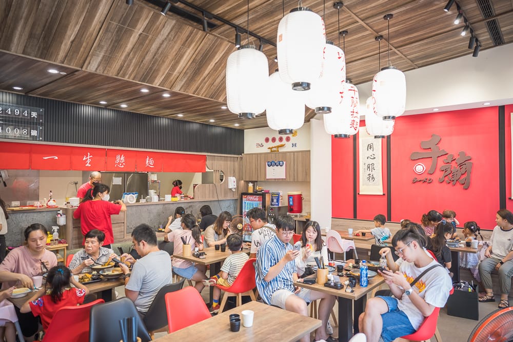 桃園千蘭拉麵二號店|附室內兒童遊戲區,親子用餐可同步顧小孩 7 桃園千蘭拉麵二號店 - 千蘭拉麵二號店票價、交通與適合對象