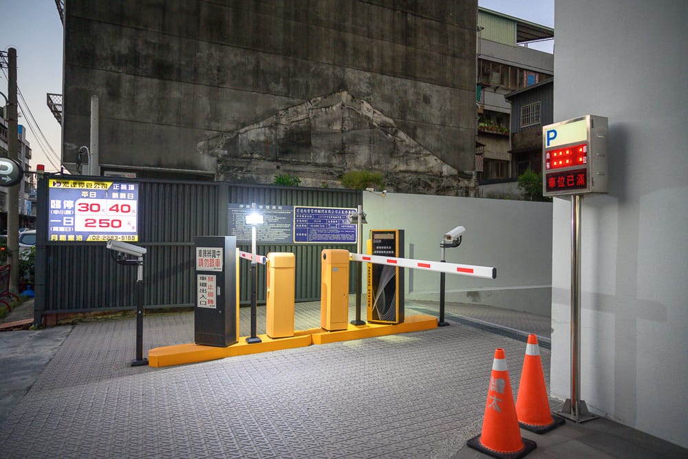 台中忠孝路夜市|招牌林立、攤位聚集,備有停車場但尖峰時段車位易滿 7 台中忠孝路夜市 - 忠孝路夜市票價、交通與適合對象