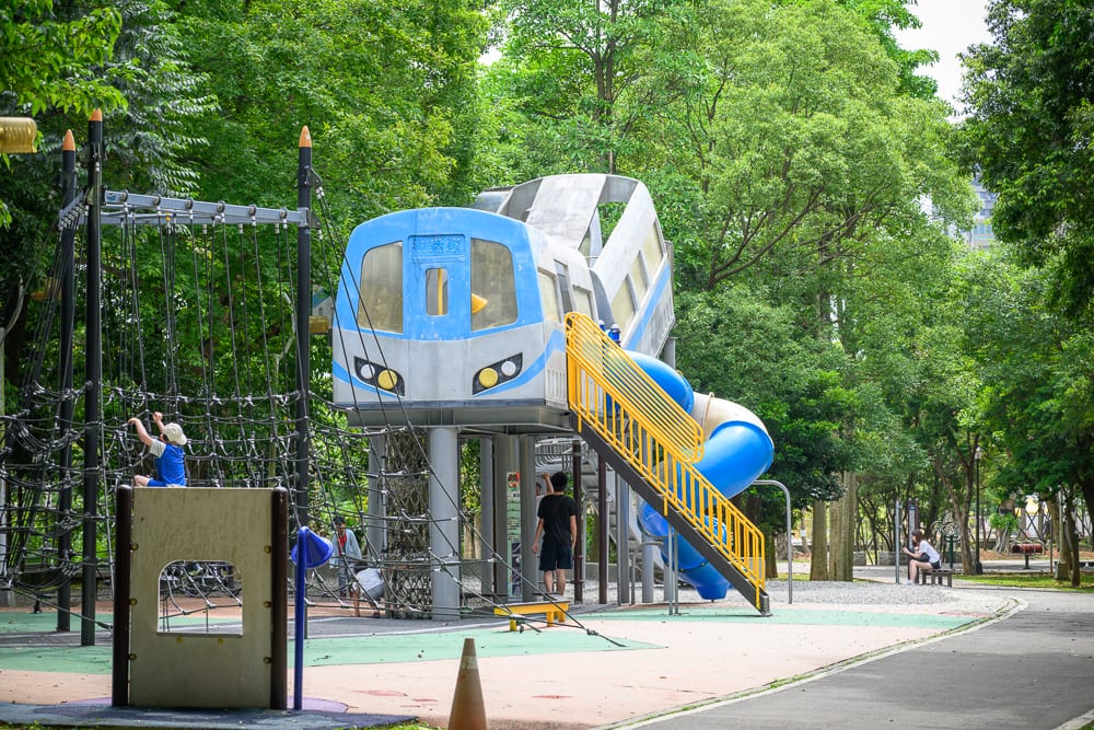 新北林口樂活公園 各年齡層適用設施與園內導覽指標