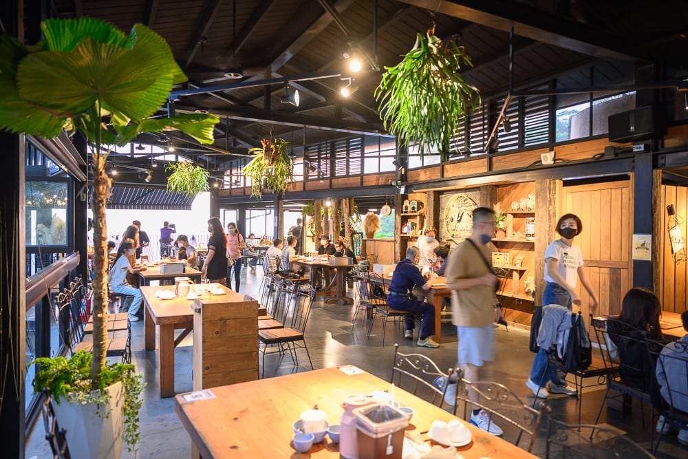 屏東居高風味餐廳|山景露台、木質室內座位與用餐重點 5 屏東居高風味餐廳 - 居高風味餐廳的餐飲與配套設施