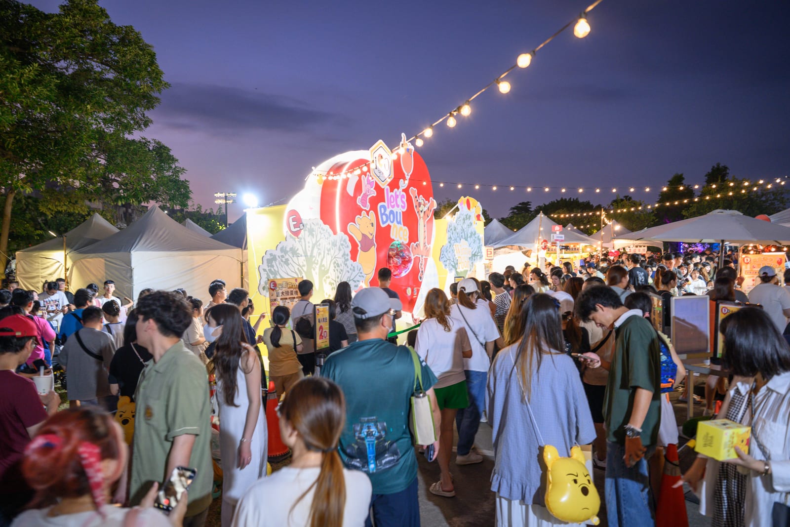 嘉義光影森林 Sweet Market 微笑市集夜間人潮