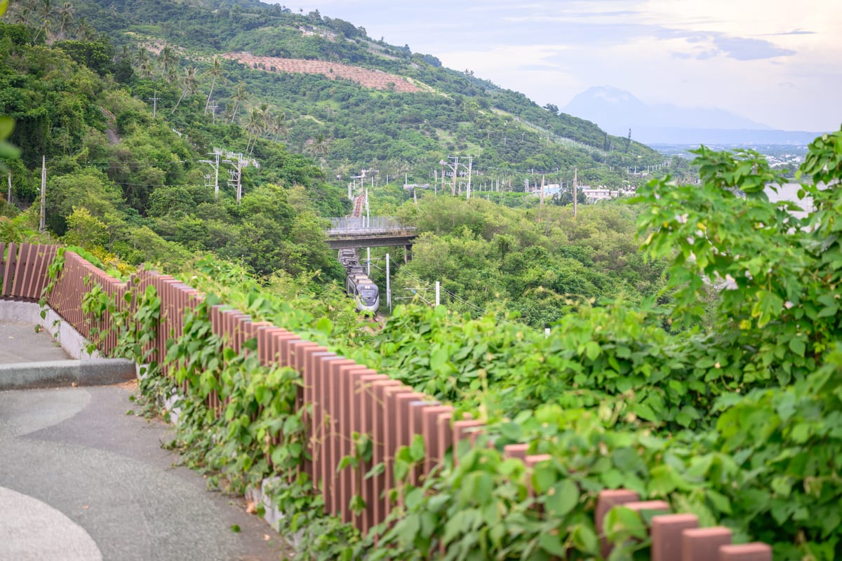 台東太麻里華源曙光觀景台 面海步道與欄杆