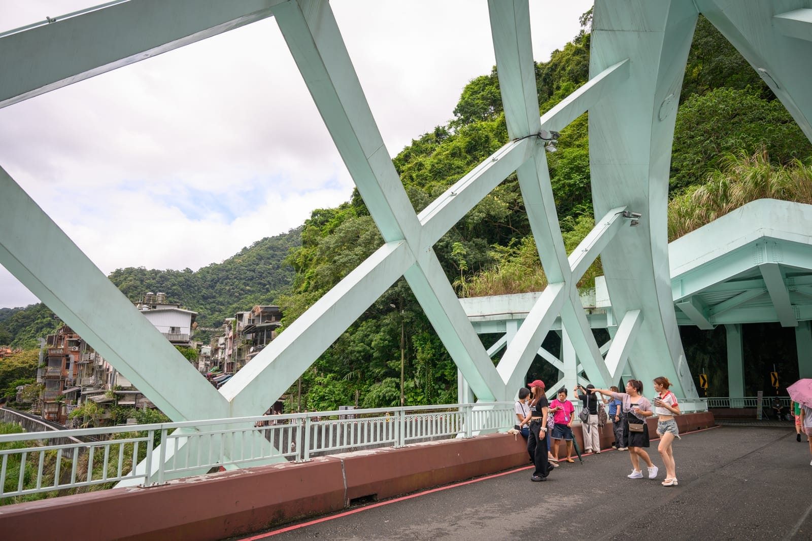 【新北烏來一日遊】台車瀑布、攬勝大橋、老街與泡湯路線 3 新北烏來攬勝大橋