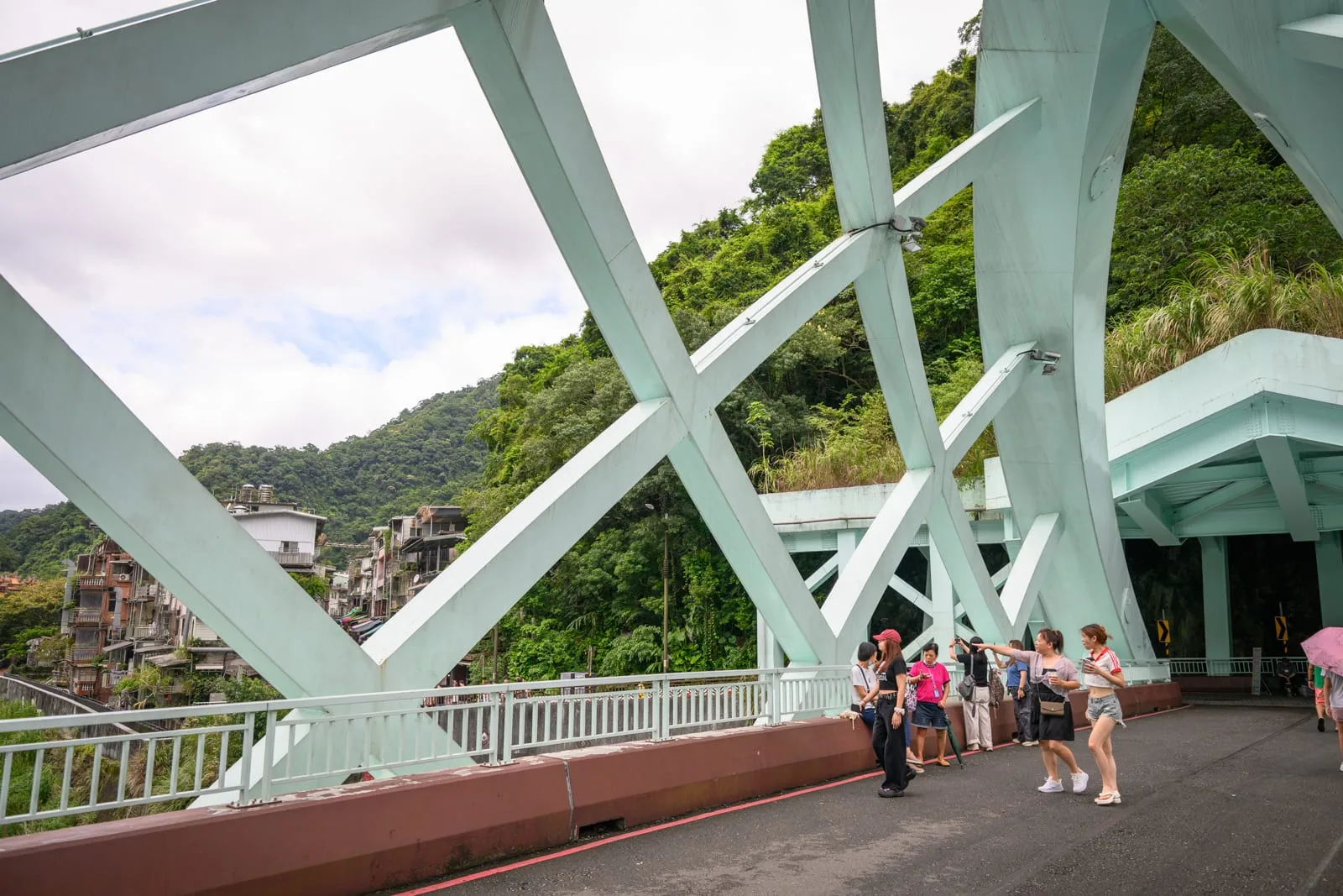 【新北烏來一日遊】台車瀑布、攬勝大橋、老街與泡湯路線 3 新北烏來攬勝大橋