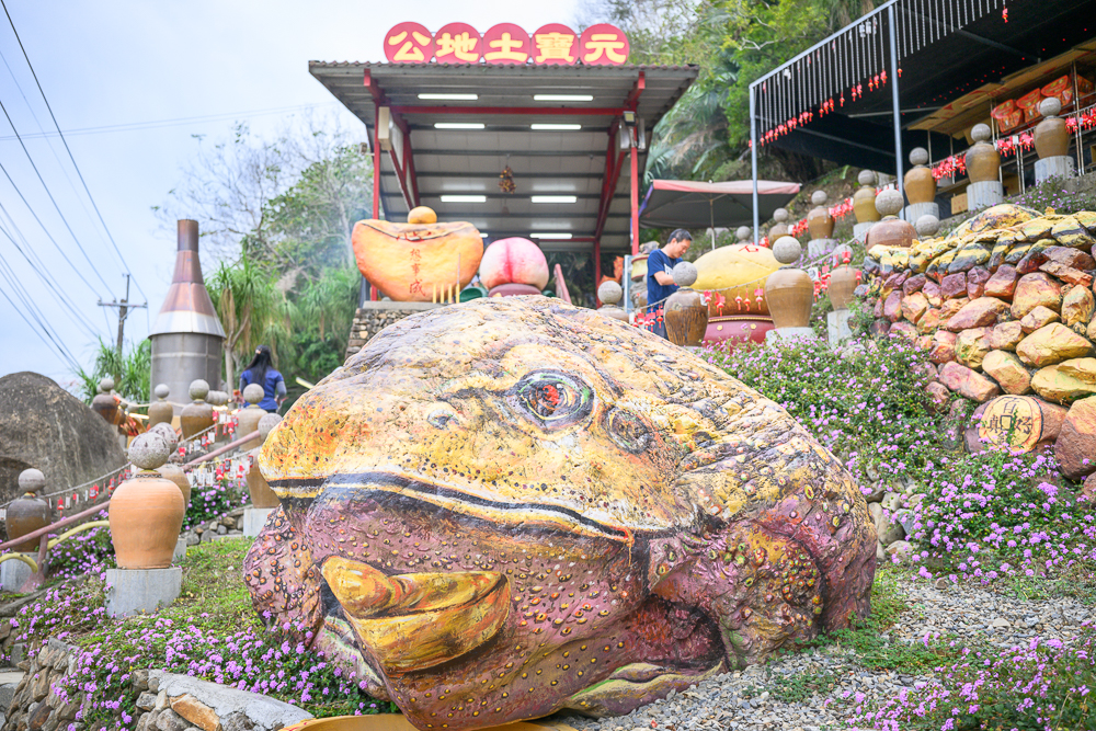 南投國姓元寶土地公廟 金蟾蜍彩繪石雕