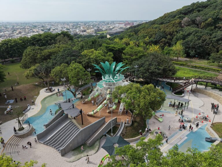台中清水谷溜遊戲場|34道溜滑梯、四層大樹塔與鰲峰山公園順遊 8 台中清水鰲峰山公園 谷溜遊戲場空拍與清水市區