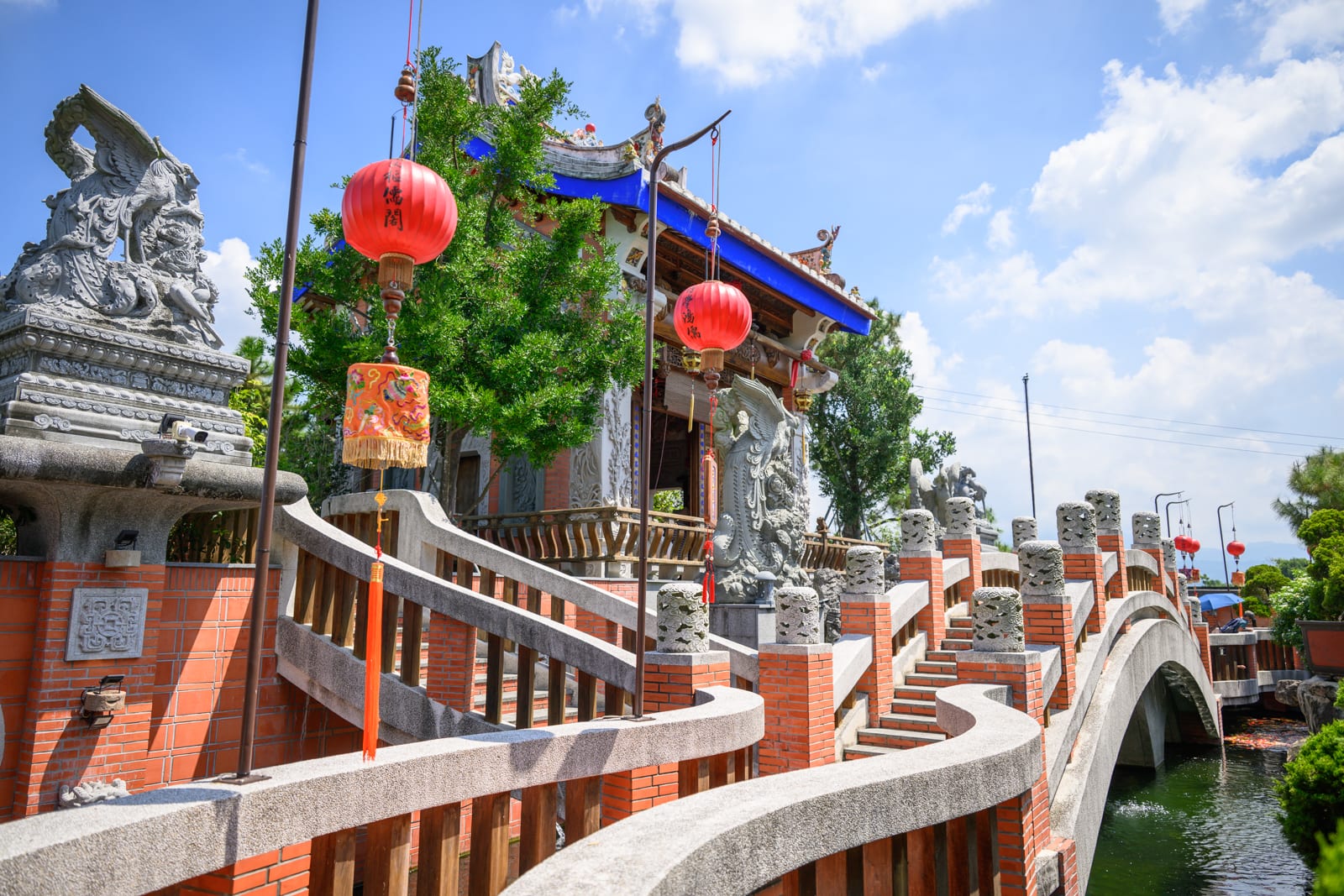 雲林斗六景點|寧濟御庭如意橋、白玉媽祖與園林信仰故事 4 雲林寧濟御庭曲橋與殿宇